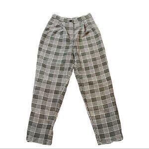 𝅺H&M black and white plaid dress pants. Button and zipper front elastic back.